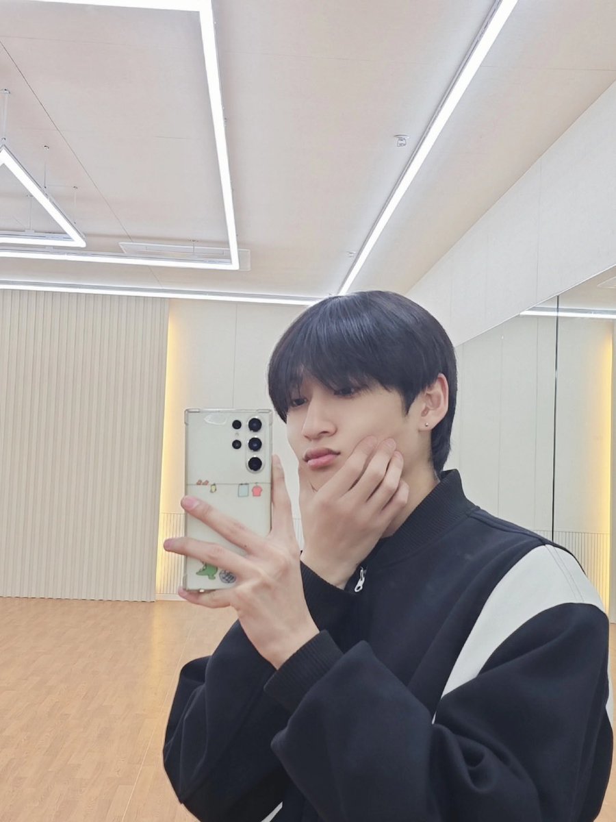 OmegaX_members's tweet photo. [#OX]

😘💚💜

#OMEGA_X #오메가엑스 
#태동 #TAEDONG https://t.co/EofYWznC2Y