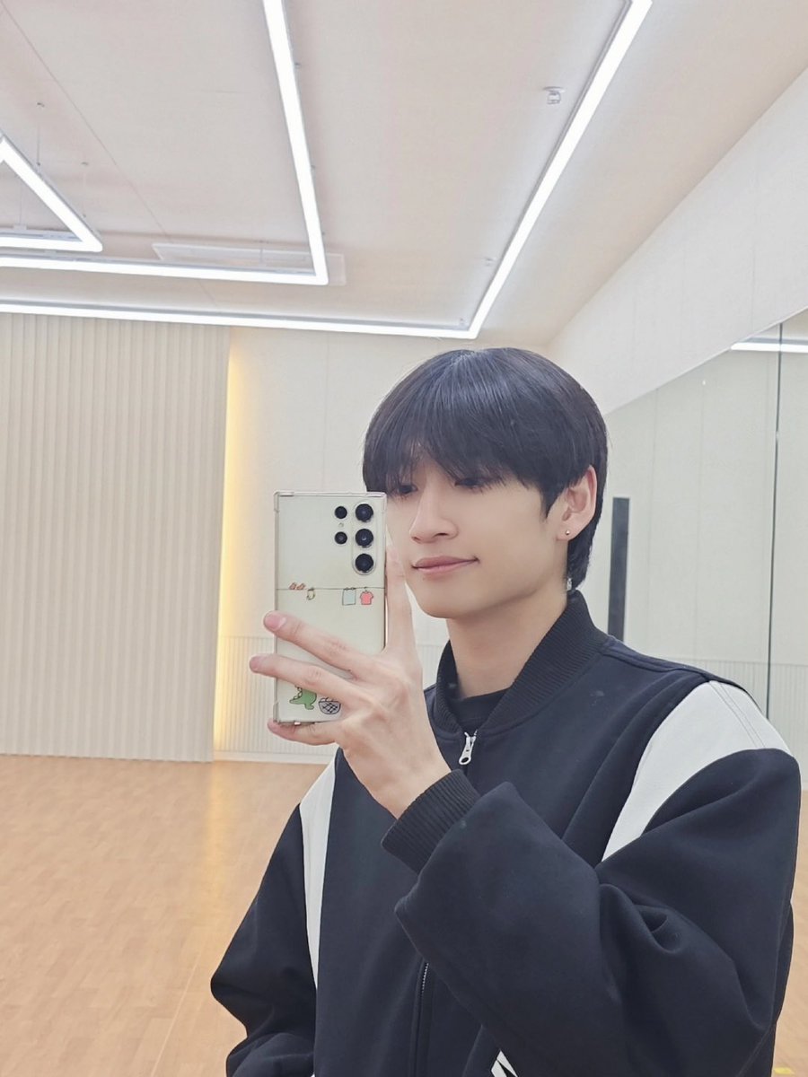 OmegaX_members's tweet photo. [#OX]

😘💚💜

#OMEGA_X #오메가엑스 
#태동 #TAEDONG https://t.co/EofYWznC2Y