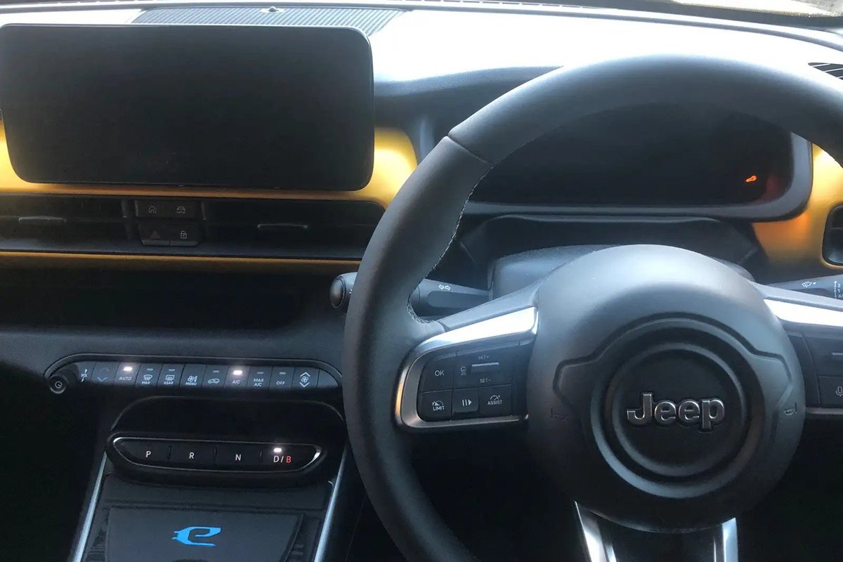 whatcar's tweet photo. The indicated range of our long-term Jeep Avenger was climbing, but due to a mysterious fault, its driver @MarkRJPearson suddenly isn't going anywhere 😬 https://t.co/lF3i76y0zN https://t.co/WHQnkIgSiQ