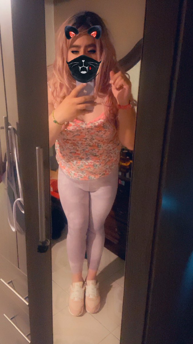 StephyyuriBloss's tweet photo. Pues ya poniéndonos más cómodas!! 🥰 Amo cómo se me ve este leggings💜 se me ve ten bonita la 🦋 que ni pareciera que tengo… #cute #gatitasexy https://t.co/SjuDj7kvLt