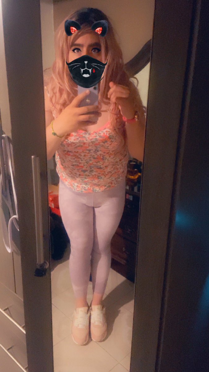 StephyyuriBloss's tweet photo. Pues ya poniéndonos más cómodas!! 🥰 Amo cómo se me ve este leggings💜 se me ve ten bonita la 🦋 que ni pareciera que tengo… #cute #gatitasexy https://t.co/SjuDj7kvLt
