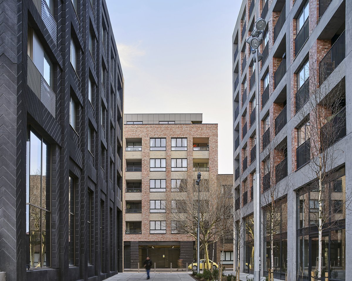 Fish Island Village shortlisted for @riba London Awards Congratulations to all of the shortlisted teams! haworthtompkins.com/news/riba-lond… #HaworthTompkins #RIBAAwards #Shortlist #London #FishIslandVillage #neptunewharf #HackneyWick #Architecture #regeneration