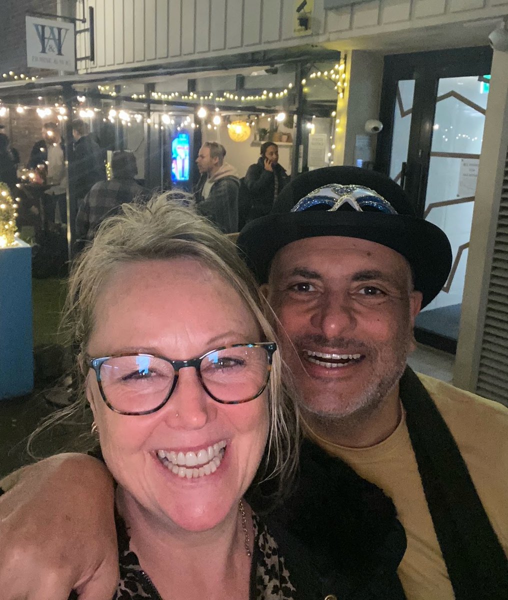 LondonersLondon's tweet photo. My 158th #PaulAtherton's #ALondonersLife2 - Londoners know #ValentinesDay can just be fun! #HappyHour in @thehorseandwig, a Dragon Lecture by #RonaldHutton in @greshamcollege a play in @novautomation, Raclette & wine in @lafromagerieuk & #gabuchocolate. #LetsGuide #UniquelyLondon https://t.co/oCKfoWqjzT
