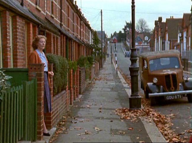 I posted this pic from City of Winchester Trust in a local FB group. It’s Station Hill, Winchester about 1950. Someone told me that the van next to the petrol pumps still exists, and in 1991, it appeared in the film “Let Him Have It”. It’s a 1949 Jowett Bradford, 38,241 made.
