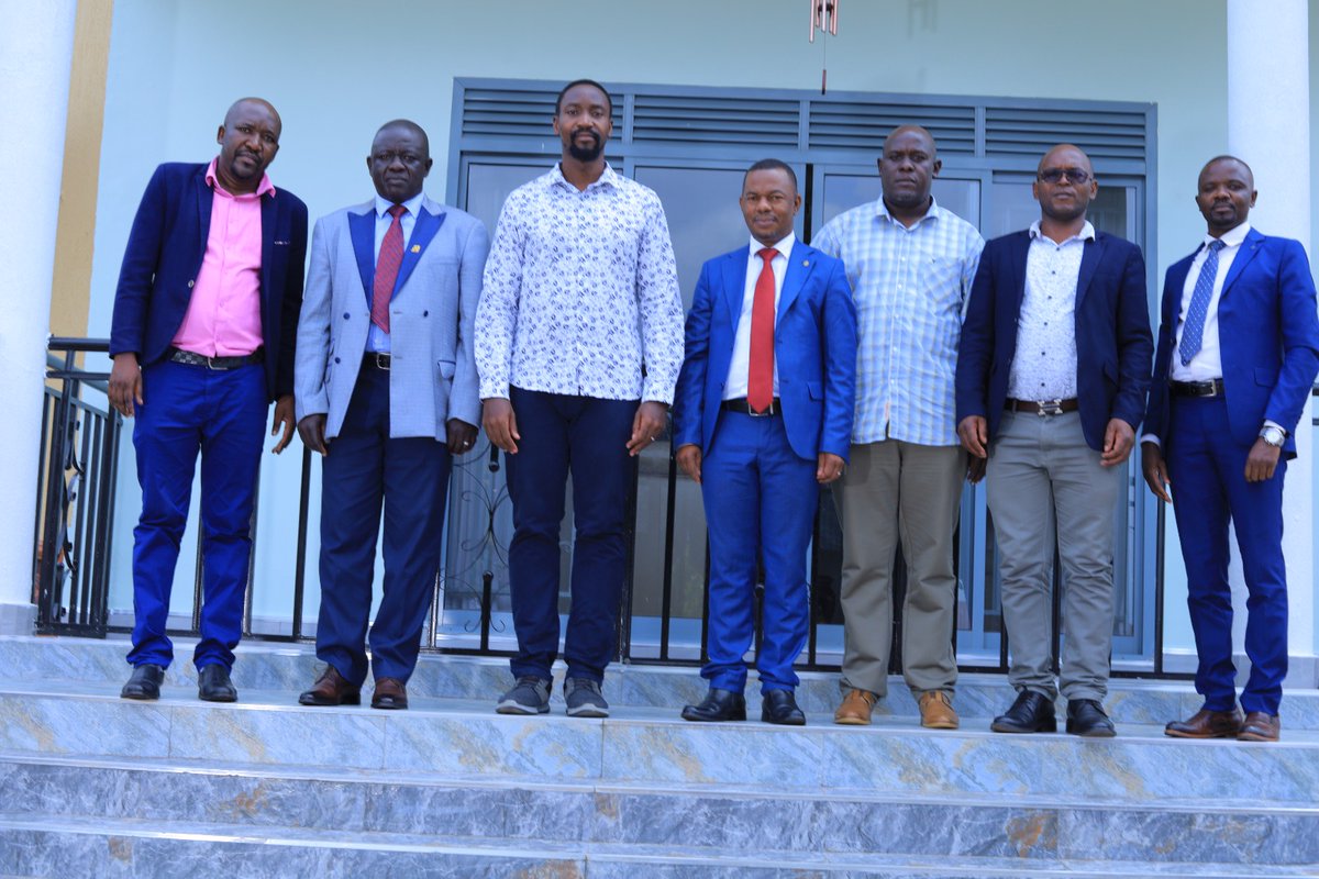 #ThursdayTravel Uganda Hotel and Tourism Training Institute principal, Richard Kawere led a delegation of the @uhttijinja  management to meet his Highness the Kyabazinga of Busoga to discuss developmental areas that the Institute will be involved to grow the Kingdom.