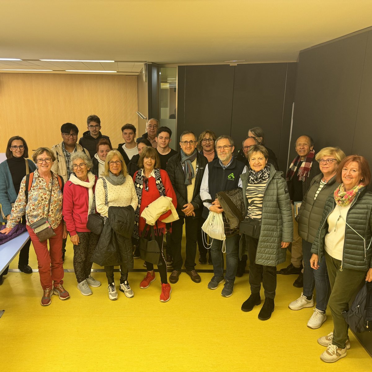 ☀️Avui al matí a la classe oberta de la Facultat al Barri, en Paco Muñoz ha parlat sobre el sistema digestiu i la nutrició 🥦🍎

🤗Gràcies, Paco per compartir coneixements interessants i 🤗gràcies a totes i tots que ens han acompanyat.