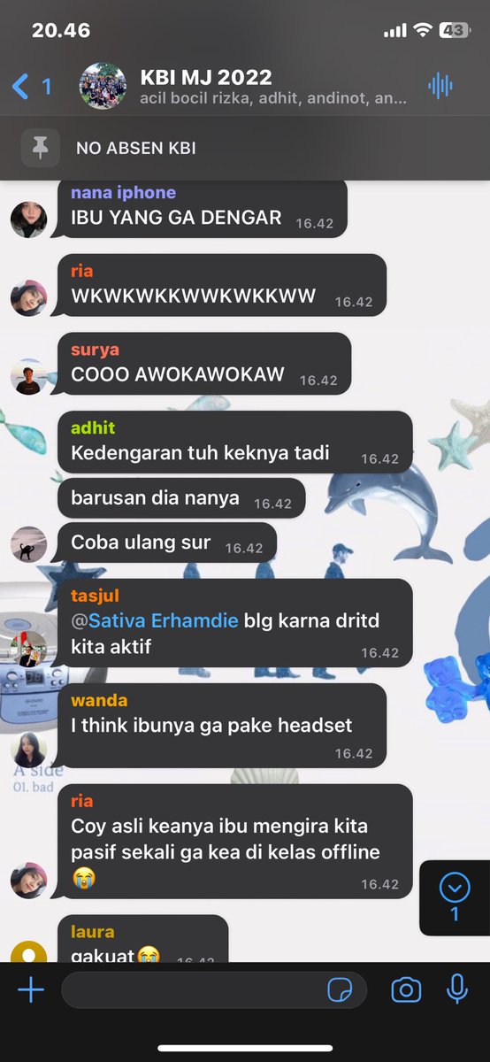 butefla's tweet photo. satu kelas aktif + diskusi di grup

tapi  ibunya kira kami gaada yang tertarik sama kelasnya  karena diem terus sampe mood ibu jelek sekalinya beliau kepencet mute di laptop 😭 https://t.co/kd9gC5eeXE