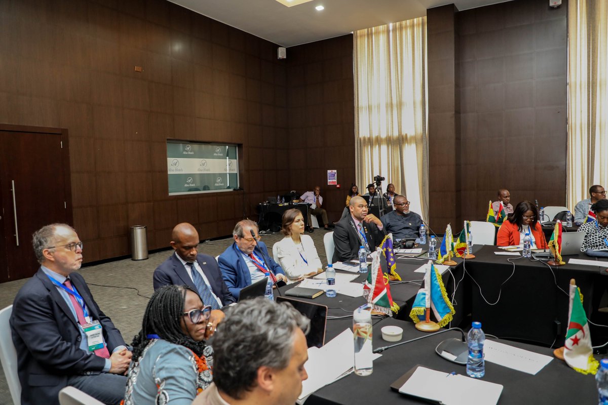 aggreyagumya's tweet photo. In delivering the welcome statement at the #StEPPFoS Inception Meeting, I emphasized the importance of improving science & research in producing the desired results and providing the right outputs for policy decision making https://t.co/Yn4mls9PyK