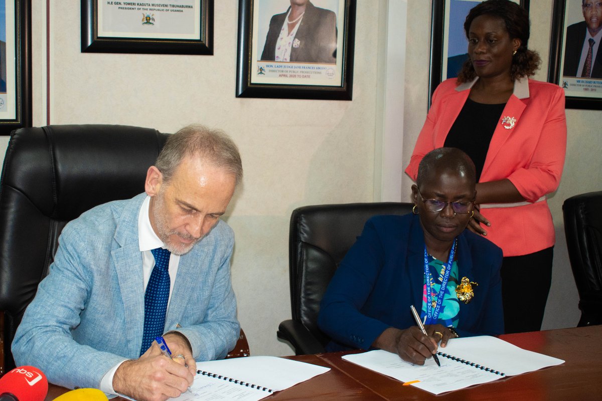 EUinUG's tweet photo. Anti-trafficking actors in Uganda this week signed a Memorandum of Understanding, agreeing on effective procedures to investigate &amp; prosecute #HumanTrafficking &amp; increasing support for trafficking survivors. The project is supported by #TeamEurope in Uganda with funding from 🇪🇺🇩🇪 https://t.co/aUsDXV8kKq