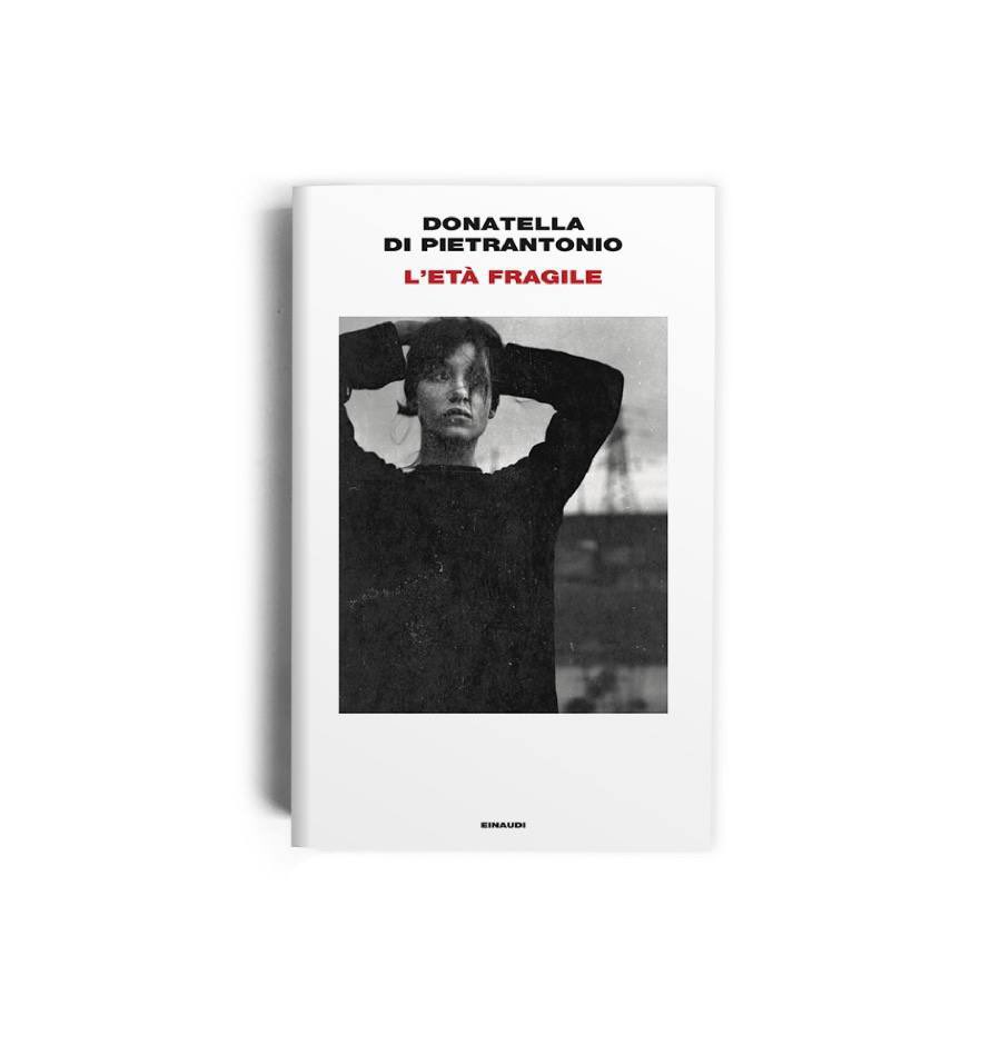 Nel secondo gruppo di libri proposti alla LXXVIII edizione del @PremioStrega Vittorio Lingiardi propone L’ETÀ FRAGILE di Donatella Di Pietrantonio.