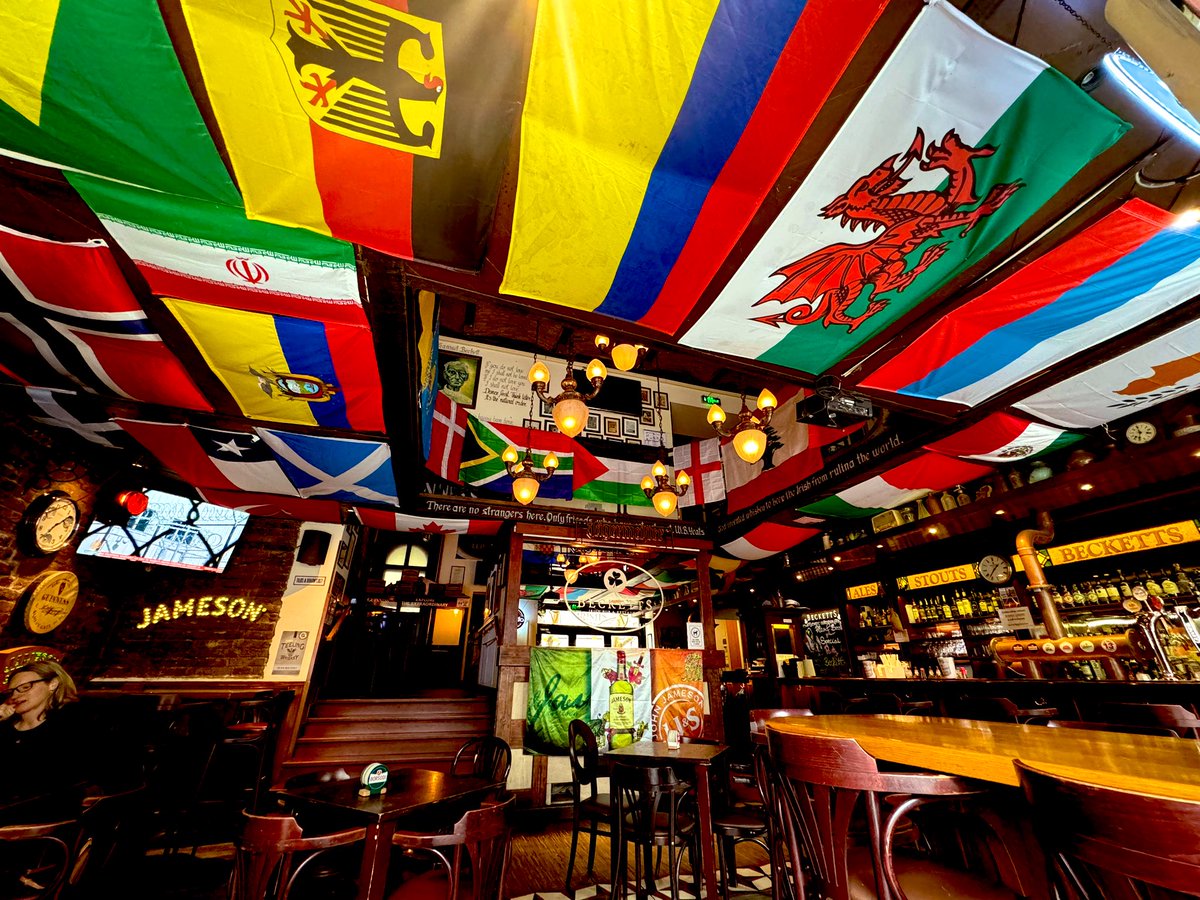Stumbled upon this in #Budapest #BeckettsIrishPub quirky, love the colours  <a href="/ThePhotoHour/">#ThePhotoHour</a> <a href="/welovebudapest/">We Love Budapest</a>
