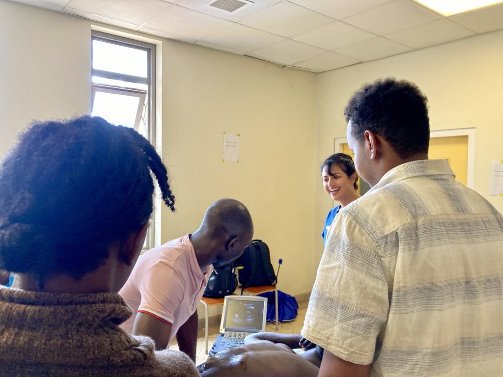 EmMakerere's tweet photo. @mand_sim @UWEmerMed @MadtownSono Practical session for Gallbladder ultrasound 

#globalPOCUS 
#EmergencyMedicine https://t.co/JTlKVeTwZc