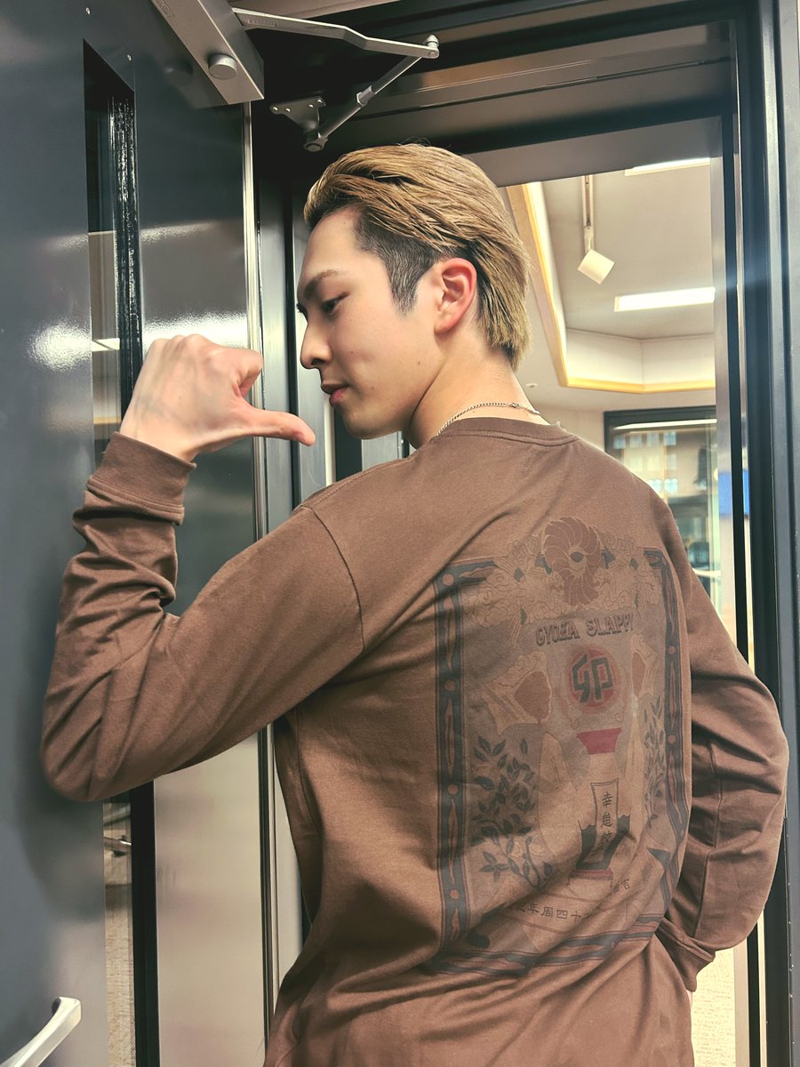 milk_info's tweet photo. 今夜も #吉田仁人 の #レコメン！
22:00から生放送です！📻

ゲストは同じ舞台に出演する
#原因は自分にある。の武藤潤くんの登場です♬

ぜひ、お楽しみに🎧♬

今日は生誕グッズのロンTを着て嬉しそうでした🐰
#MILK #文化放送
#幻影戦争 https://t.co/Sfl4i2MiTT