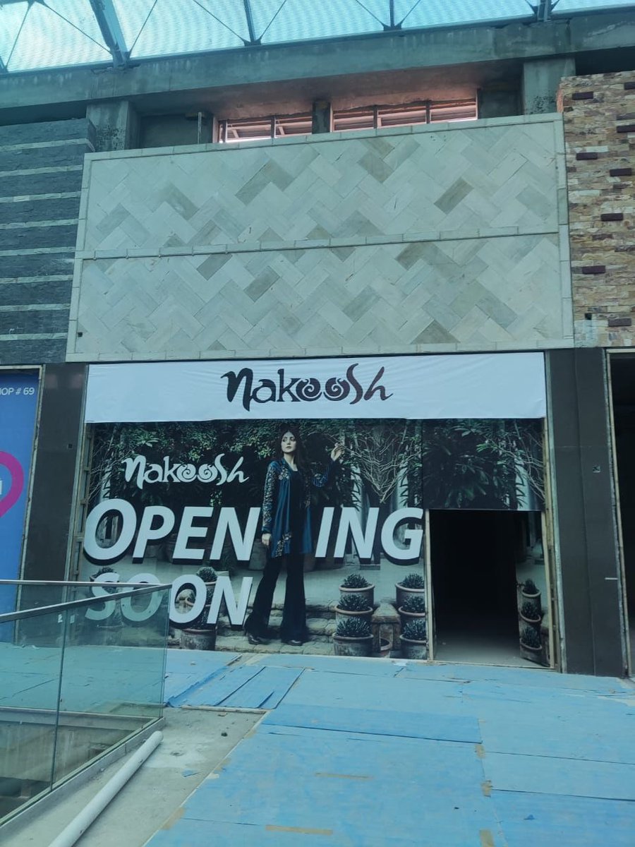 innerart786's tweet photo. Alhumdulillah… By the grace of Allah (SWT) Inner Art Interiors depicting great artistic skills, get under way working on a new outlet of NAKOOSH @ Dolmen Mall, Lahore..!!!

Contact us | +92 333 4444422 
https://t.co/KwwOiOeLa8 

#Nakoosh #outfitdesign #interiordesign https://t.co/k2qWctwRAf