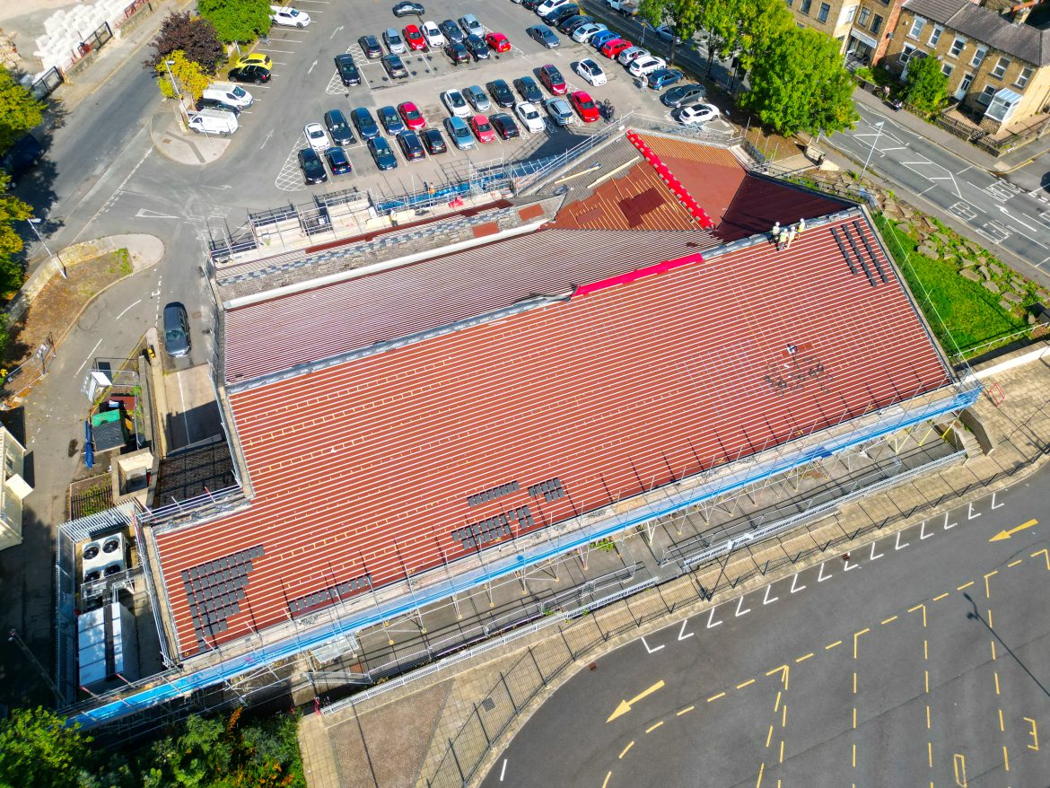'One of the key criteria of the project was ensuring the supermarket could operate as normal, so it was vitally important that we minimised noise, dust, and other disturbances' @ondulineUK provides #roofing solution for supermarket chain: total-contractor.co.uk/onduline-provi…