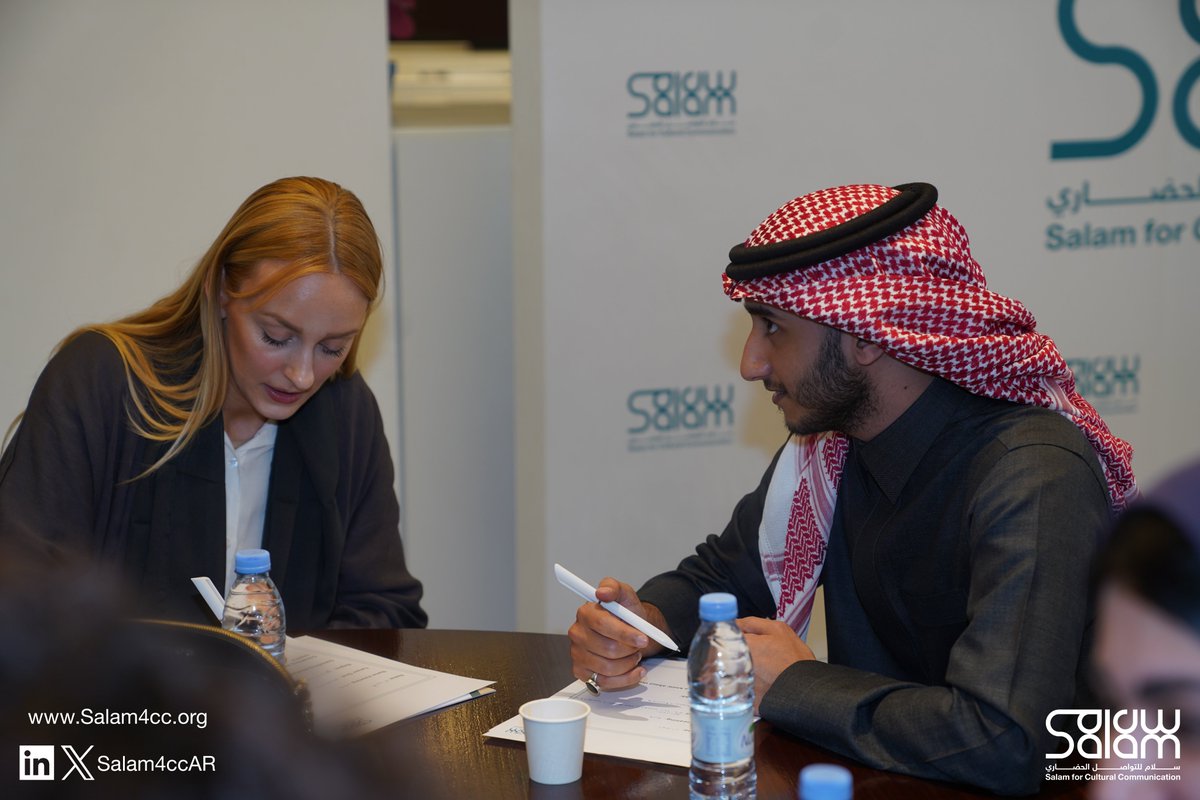 Salam4ccAR's tweet photo. ضمن أنشطة #رابطة_خريجي_سلام، نظم المشروع جلسة تواصل مع الوفد الزائر لبرنامج @GatewayKSA بالتعاون مع مركز الملك فيصل للبحوث والدراسات الإسلامية، بهدف تعزيز جهود التواصل الحضاري مع المجتمعات والشعوب المختلفة https://t.co/Lg3URnCIHx