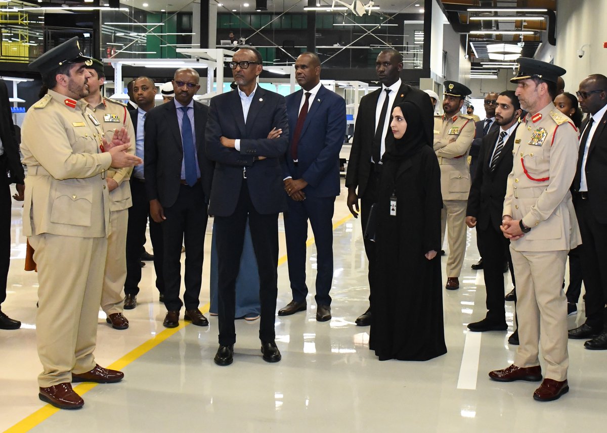DXBMediaOffice's tweet photo. Rwandan President Paul Kagame visits #Dubai Police HQ. https://t.co/eFDbNWpeJh https://t.co/ALPp0Qtzjo