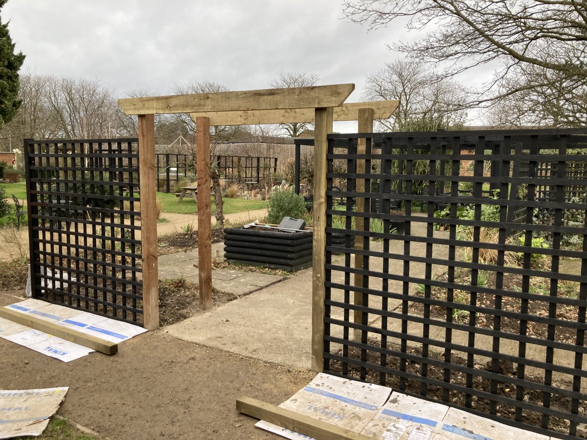 empscommunityp1's tweet photo. Leicestershire Community Payback teams have been undertaking work at Glenfield's Hospital Peace garden. People on probation have been supporting volunteers with maintenance &amp; improvements of this urban green space that is enjoyed by members of staff and visitors to the hospital https://t.co/VYnCLD5lbH