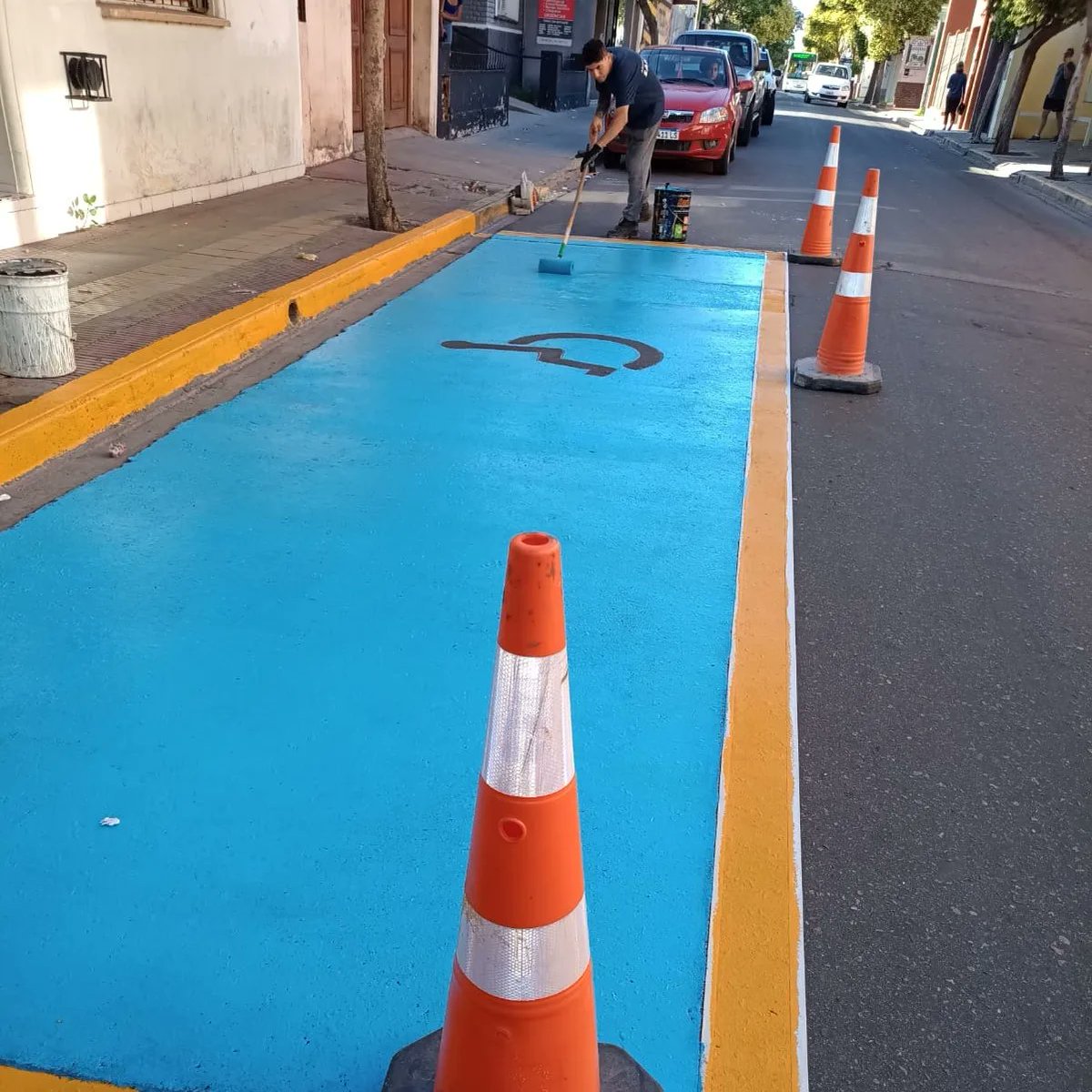 👉Equipos de la Muni se encuentran trabajando en pintura y demarcación de espacios reservados para personas con discapacidad. 

👉 Reiteramos la importancia de respetar estos espacios en calles y avenidas. 

Seguimos trabajando para mejorar nuestra ciudad 💪🏻

#SanLuisCiudad