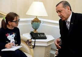 وصلنا لغاية فين ؟ 
لحد مارحتوا الإمام الشافعي وبعدين ؟ 
وبعدين ياستي شميت ريحة كوارع فى محل جنب الإمام دخلنا كلنا فيه والناس اتلموا علينا والستات تزغرط وقعدوا يدعولنا انا والرئيس #السيسي وخرجنا من وسطهم بالعافية وبعد كده الرئيس خدنا نشرب شاي فى الجمالية وشفت بيت ابوه ونكمل بكرة