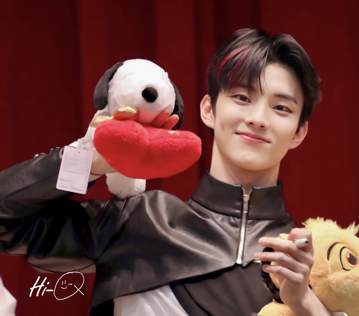 200214 팬사인회
팬싸  Fansign

❤️🐶🤓

#THEBOYZ #더보이즈 #Q #큐 #지창민 #キュー