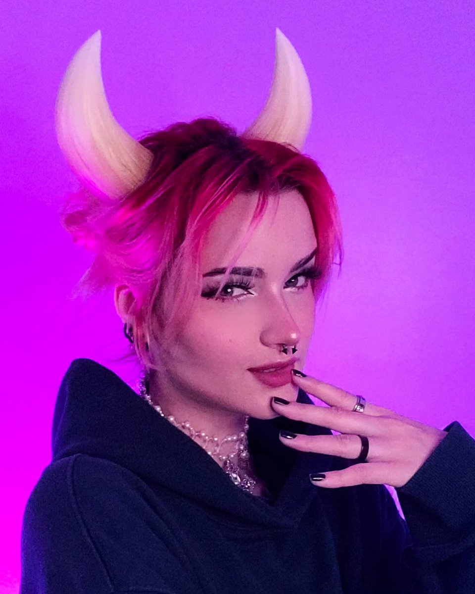 I made some horns for my next costume 🫶🏻✨️