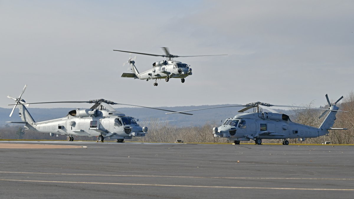 Testing the integrated mission systems and sensors aboard three MH-60R SEAHAWK helicopters, purchased by the Hellenic Navy – completed! Tests verify that the MH-60Rs that are about to arrive in Greece are efficient and effective air weapon systems capable of multiple missions.