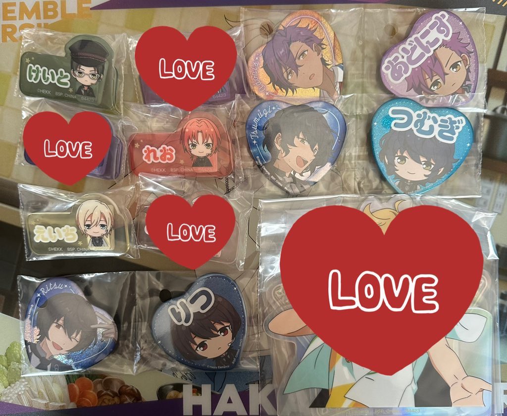 ntm_0213's tweet photo. 【譲渡/交換】あんスタ 一番くじ 追憶セレクション

譲
A賞(つむぎ●、英智★)
D賞(宙●)
E賞(アドニス●)
F賞(凛月♡)
G賞アクリルクリップ(敬人●、レオ★、英智)
H賞缶バッジ(凛月★、アドニス、つむぎ)

求：C賞アクスタ(泉)
または定価＋送料でお譲り致します。

→ https://t.co/pJMc86MizI