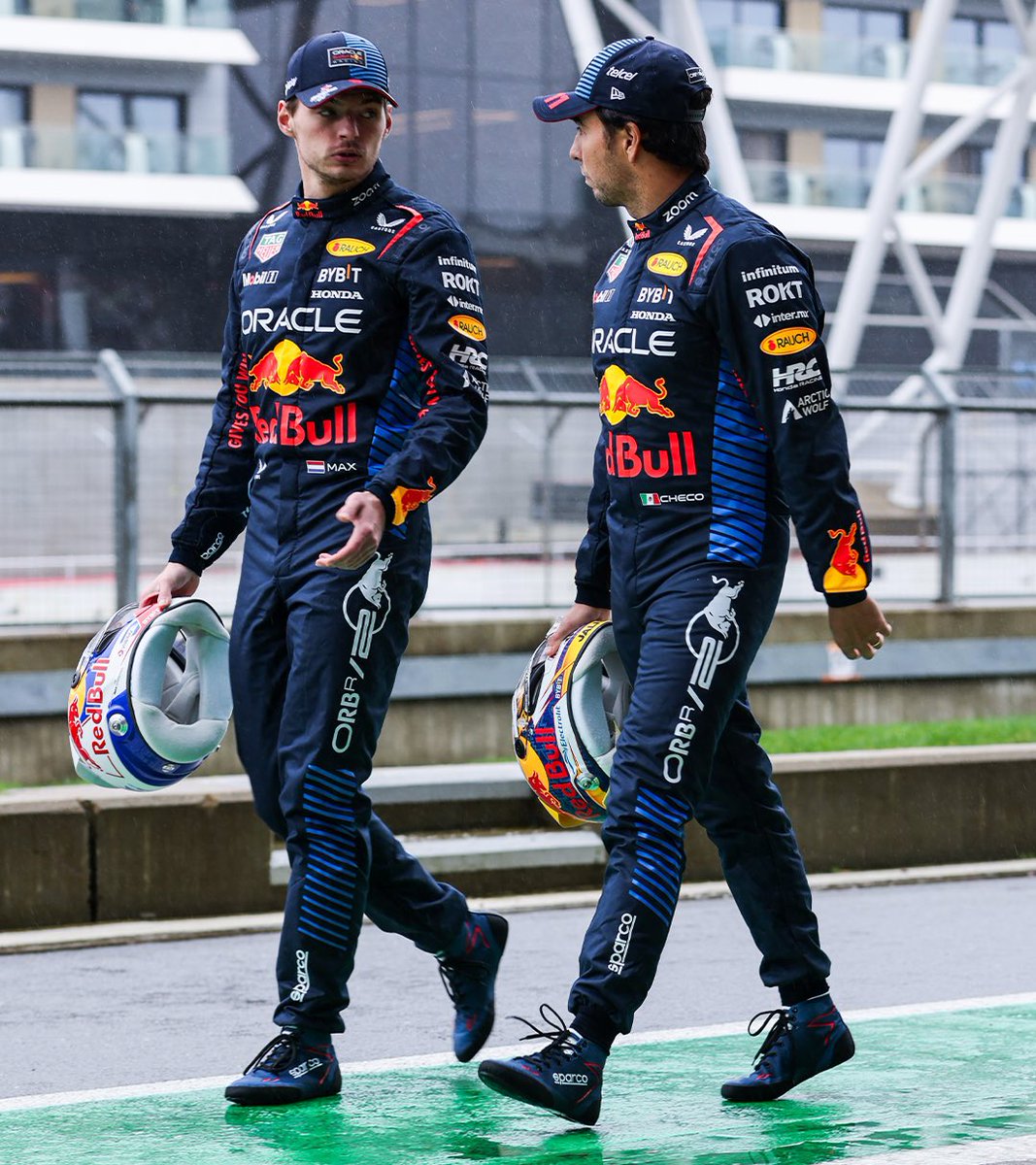 JB_RBPaddockF1's tweet photo. Back for 2024 and #maxplaining is back in full force! 
Welcome back @Max33Verstappen may it be a 4 star year! @redbullracing 

#maxverstappen #redbullracing #seasonkickoff #backfor2024 #RB20 https://t.co/Z8ZlA7kydq