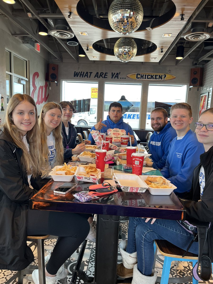 lakeview_fbla's tweet photo. Day 3️⃣ of FBLA Week! Members packaged almost 8000 meals at Mercy Meals, had a great experience @raisingcanes, & got a tour of the new Fieldhouse in Columbus! A great day service & learning! @NebraskaFBLA #FBLAWeek https://t.co/yHudRBdbyo