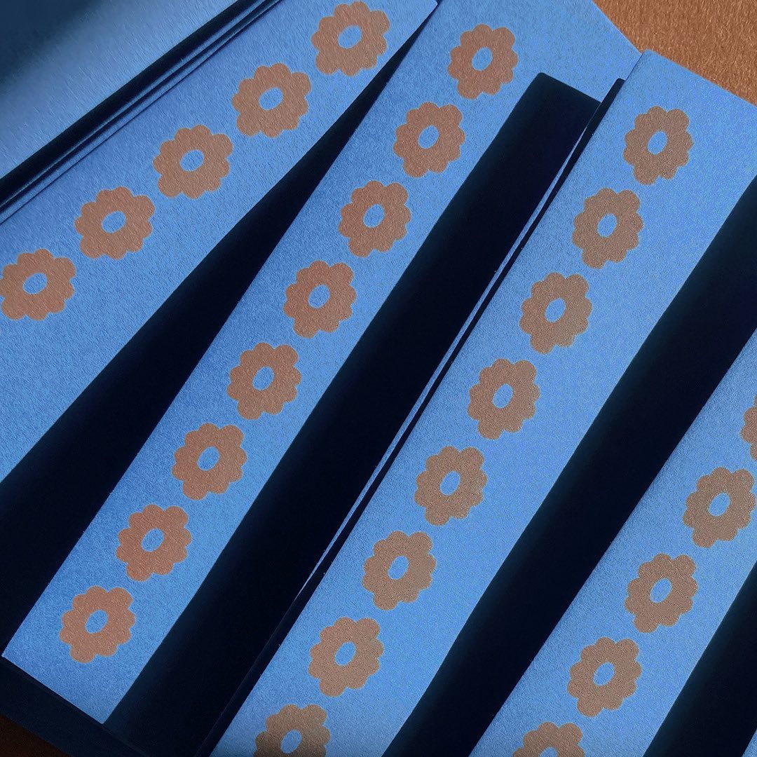 colorplanpapers's tweet photo. Brown screen printed floral detail on Letto Print's bespoke #ColorplanEnvelopes in Adriatic. https://t.co/lHbEoBiRDV