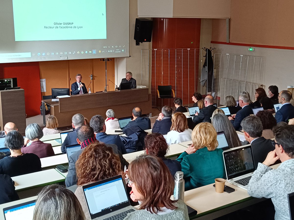 L'éducation prioritaire (EP)  reste au cœur des priorités de l'académie de Lyon.

Ce matin, le recteur <a href="/DugripOlivier/">Olivier Dugrip</a> ouvrait le séminaire académique dédiée à l'EP en présence d'<a href="/anneszymczak/">anne szymczak</a>, inspectrice générale de l'ESR.

Une journée de réflexions pour une EP pleine d'ambition