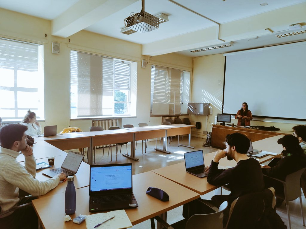 BioKoinos's tweet photo. El pasado 5 de febrero, tuvo lugar nuestro primer Seminario de Doctorandos. Nuestra doctoranda, Benazir Flores, lo inauguró presentando el trabajo de su tesis doctoral sobre "Procesualismo y Fundamentalidad: ¿Monismo o Pluralismo?" https://t.co/JJUIWm0uTX
