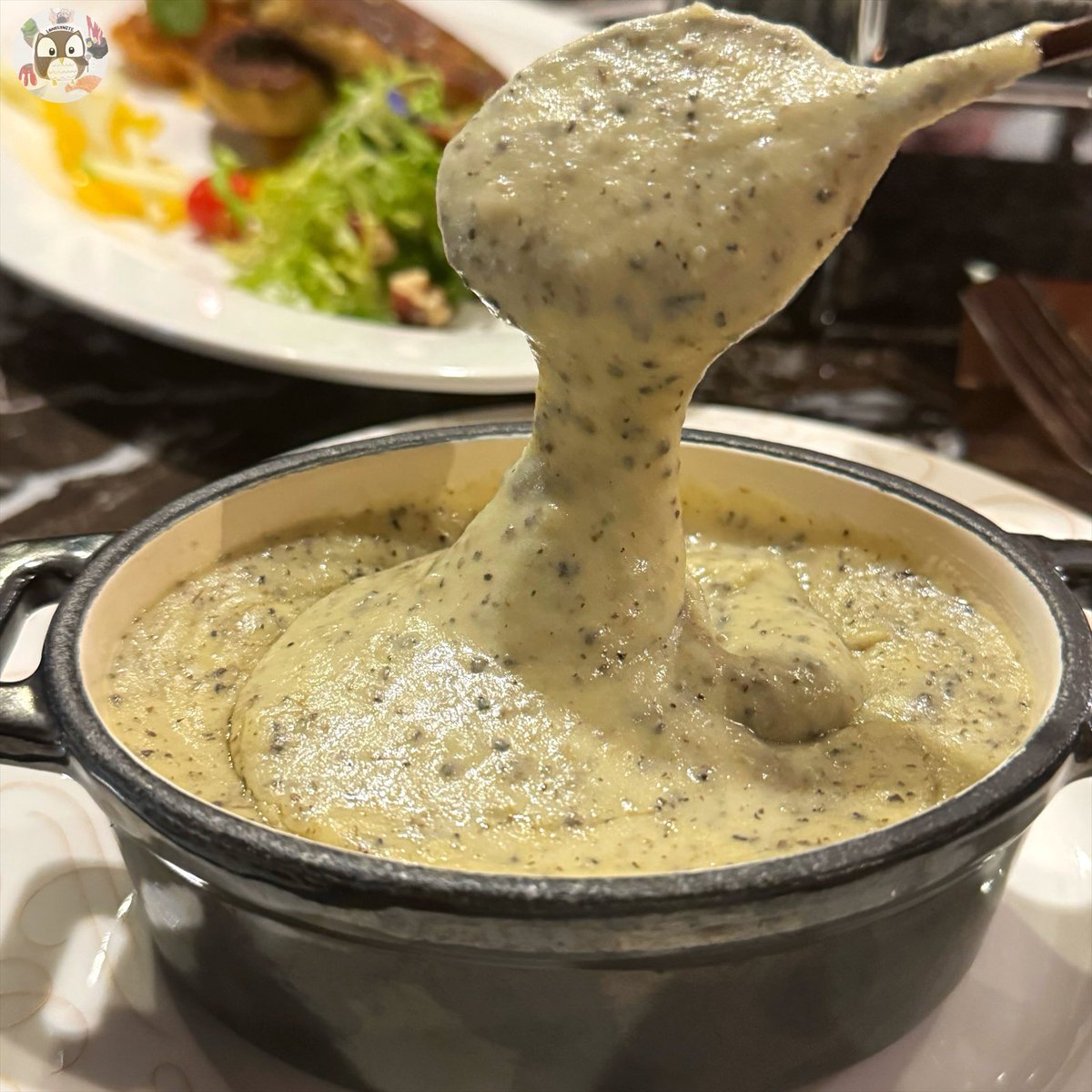 foodblogbkk's tweet photo. เป็นมื้อที่ใช้คำว่าอร่อยได้เปลืองมาก🥺 มากินร้านอยากย่างของเชฟบิ๊ก Top Chef ร้านนี้จองไม่ยากนะ แนะนำ Beef Wellington ดีมากก เนื้อฉ่ำสุดๆ🫠 สปาโคตรปู ก็คือปูแน่นๆ ส่วนมันบดคือเดอะเบสส เนื้อเนียนกริ๊บ วันธรรมดามีโปรเติมฟรีไม่อั้นด้วย เลิฟมาก!❤️ @aroii https://t.co/ThhWEChRWY