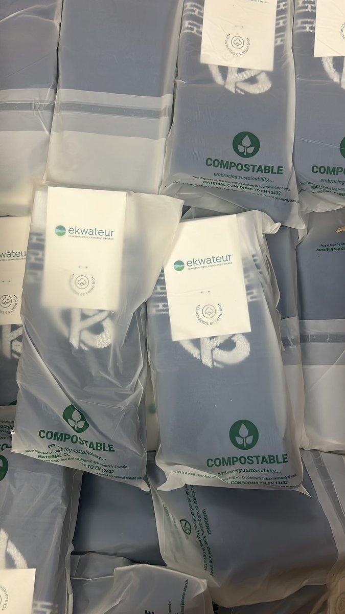ekWateur's tweet image. On a reçu un truc (emballage compostable, on pre-shot)