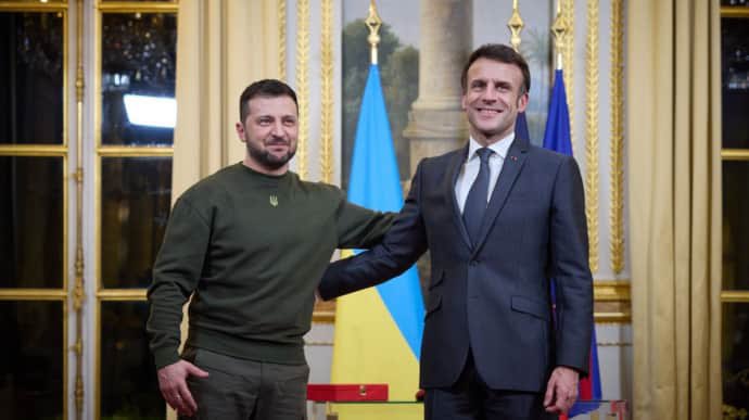 front_ukrainian's tweet photo. ⚡️🇺🇦Zelensky in 🇫🇷Paris will sign an agreement on “security guarantees” from France for Ukraine.
The Liberation newspaper reported this with reference to the Elysee Palace. https://t.co/UkwvXdVxG0