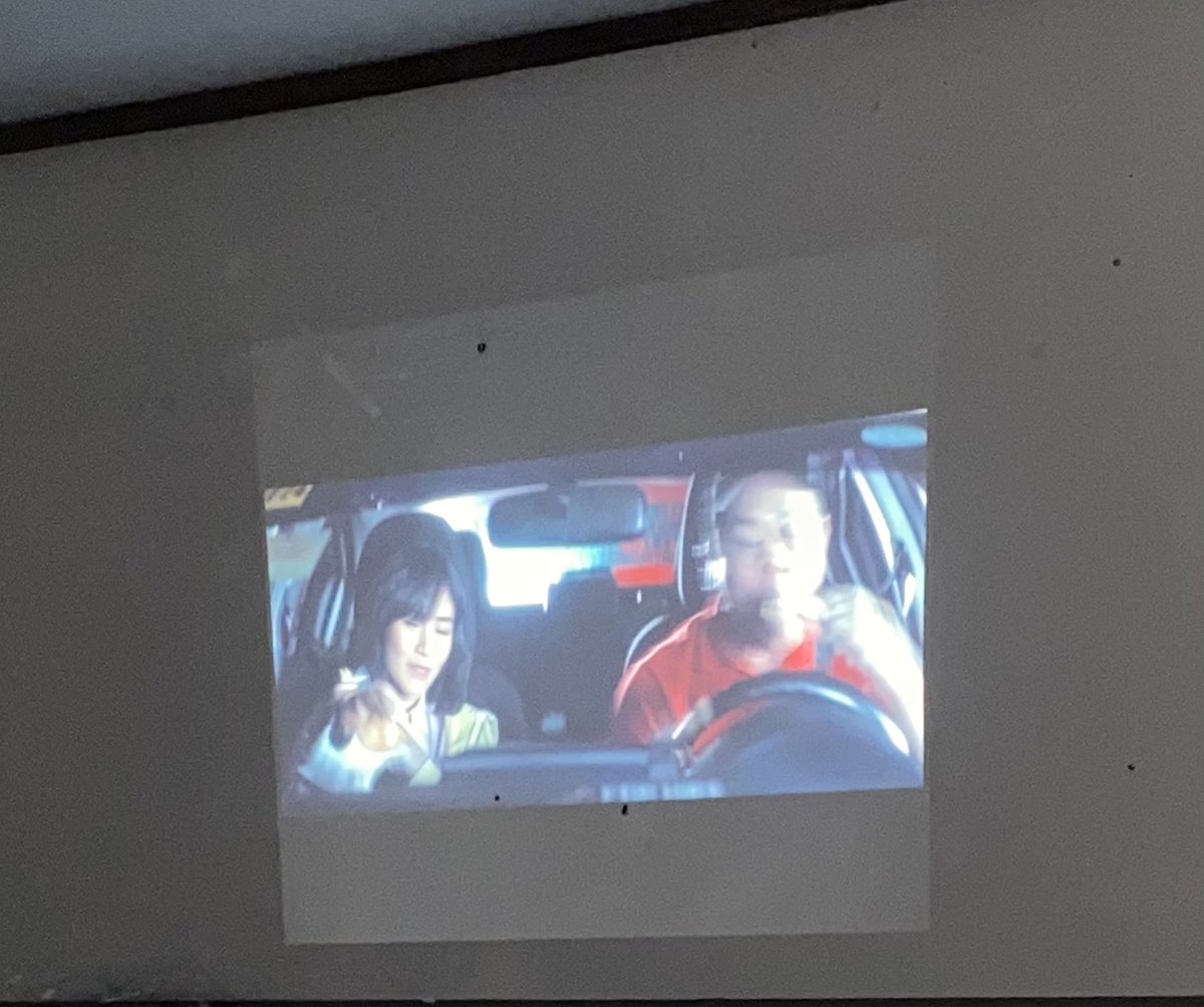 iTargeTYou's tweet photo. May pa-movie ang SK sa brgy sa Vday tapos puro bata pumunta kaya pinalitan yung ipapalabas na movie, ginawang #Ungorgettable.Lahat sila galing na galing kay SG at ang ganda pa rin daw kahit umiiyak.Andami lait ng fans ni Mori kay SG pero swear ito ang never nya mararating ever! https://t.co/2ksrgQMwJa