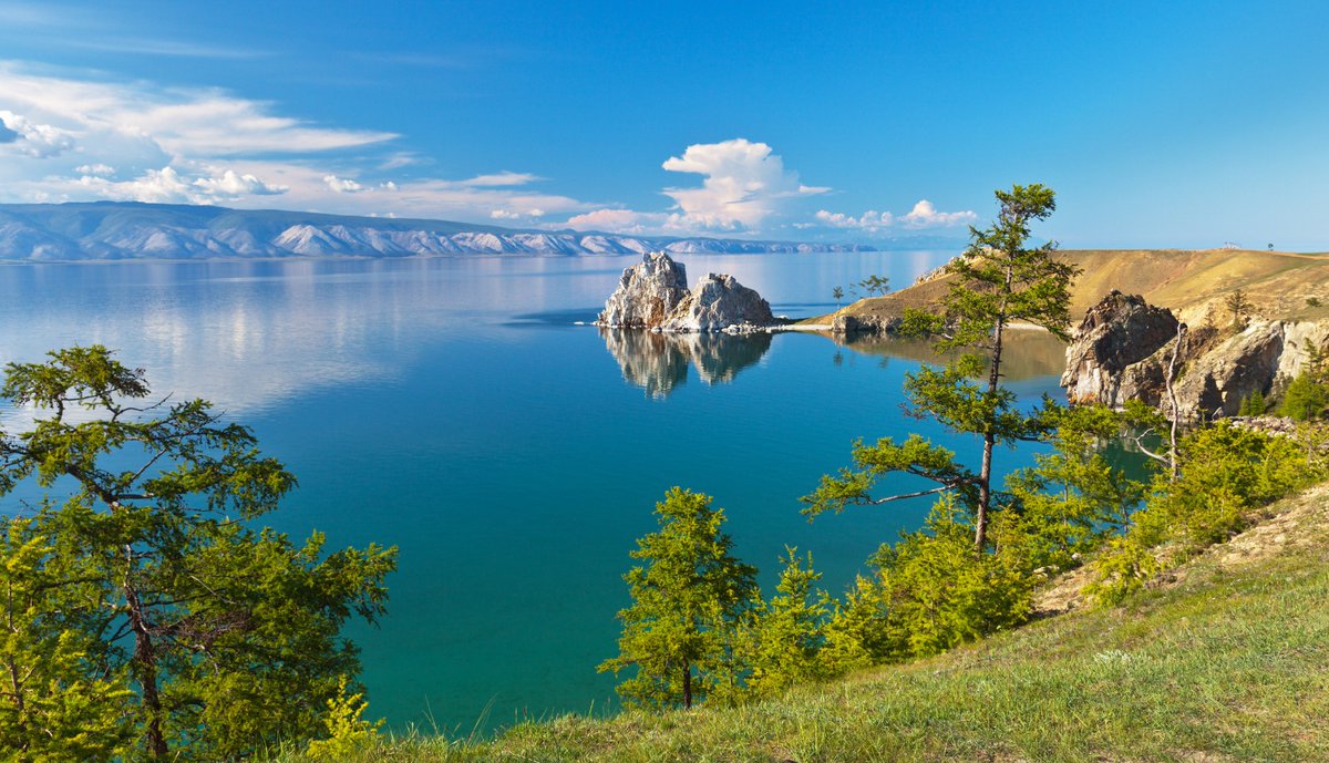 Situated in southeast #Siberia, #LakeBaikal is the #oldest (25 million years) and #deepest (1,700 m) #lake in the world. It contains 20% of the world's total unfrozen #freshwater reserves.

#Twitter #ThursdayTravel #India #Russia #Nature #Winter #Baikal #Summer #Spring #February