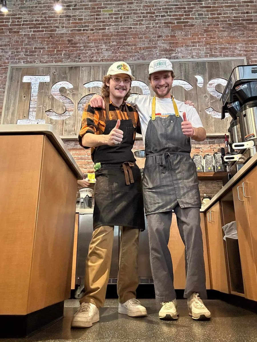 NRAEF's tweet image. We&apos;re continually amazed to hear about the success of many @ProStart graduates - including these two, who have traveled the world and returned to serve the community they come from in Salem, Oregon. #MadeInProStart

📸 @OregonRLA