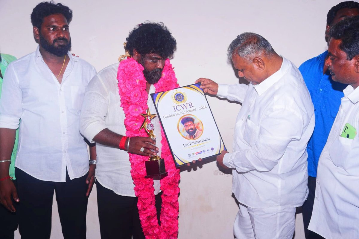 EcrPSaravanann's tweet photo. தமிழக வெற்றி கழகத்தின் தலைவர்
தளபதி விஜய் அண்ணன் அவர்கள் ஆசிகளுடன்
சிறந்த சமூக சேவகருக்கான #GoldenIconicAward_2024 விருது வழங்கிய #ICWR க்கு எனது நெஞ்சார்ந்த நன்றிகள்! இன்னும் மக்கள் பணிகளை சிறப்பாக செய்திட இந்த விருதை https://t.co/7Pek6xWsKB