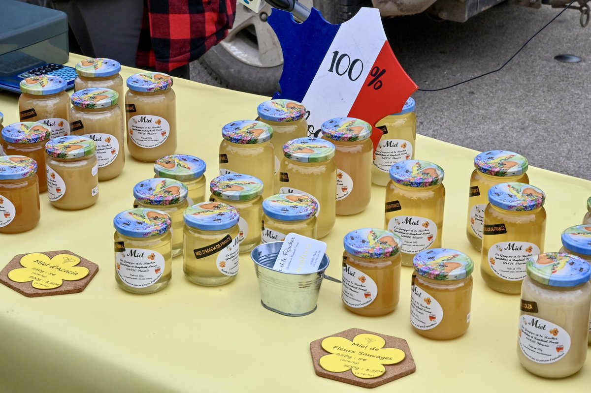 FaureDominique's tweet photo. 🗣️ « Qu’est-ce que vous attendez du Gouvernement ? »

C’est la question que j’ai posée ce matin sur le marché de Villié-Morgon dans le Rhône 🧀🥕

Actions et résultats, c’est notre cap. https://t.co/46Lpt5sCK9