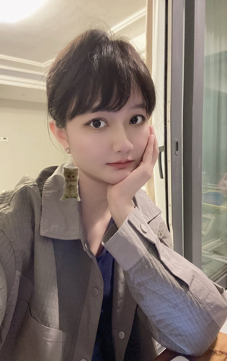 不穿奶罩 tweet media