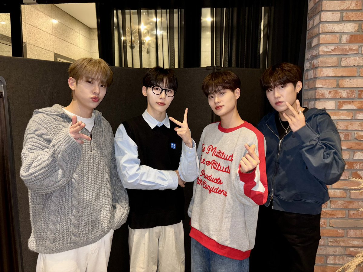 AB6IX's tweet photo. [📷]
240215 팬사인회
오늘도 즐거웠던 팬사인회🫡💗
늦은 시간까지 함께해 주셔서 감사합니다🫶

#AB6IX #에이비식스
#THE_FUTURE_IS_OURS #FOUND
#GRAB_ME https://t.co/4xO7Hx5x74