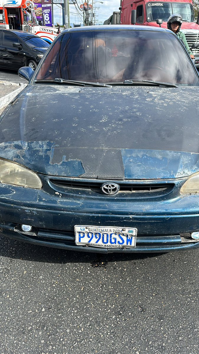 ventosaas's tweet photo. Si alguien conoce o ve este carro díganle que es un malparido maricón, me chocó, se dio a la fuga, lo alcancé y se volvió a dar a la fuga pero cuando lo volví a alcanzar y tuve que ponerme frente a él a pie intentó atropellarme para no pagar nada. 😤 https://t.co/rujDwInJvJ