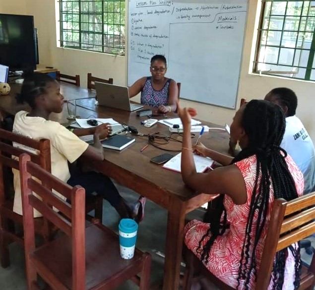 📅 It’s been busy at @chipembele. Suuba, the Youth Leadership Coordinator (funded by @PestalozziUK) & her colleagues have been fine tuning the Aspiring Conservation Leader programme. 👍We look forward to following the progress of the ACLs. #education #partnership #conservation