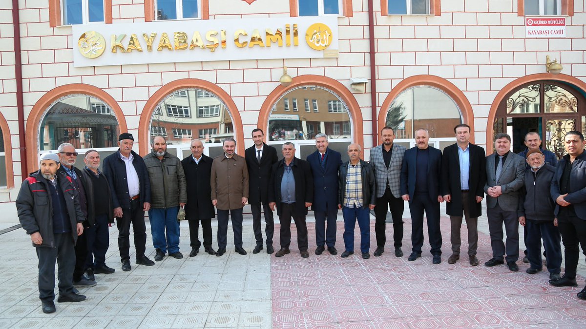 AkKeciorenResmi's tweet photo. İlçe Başkanımız Sn. @AKadirkarapinar , Belediye Başkan Adayımız Sn. @zafercoktan ve ABB Meclis Üyesi Sn. @avfatihunal ile birlikte Kayabaşı Camii'nde öğle namazı sonrası cami cemaatiyle biraraya gelerek hasbihal ettiler. 
#KeçiörenHazır 
#HazırızKararlıyız 
#BirizBeraberiz 

@RTErdogan 
@hakanhanozcan 
@AkpartiAnkara 
@AKadirkarapinar 
@turgutaltinok06 
@zafercoktan
