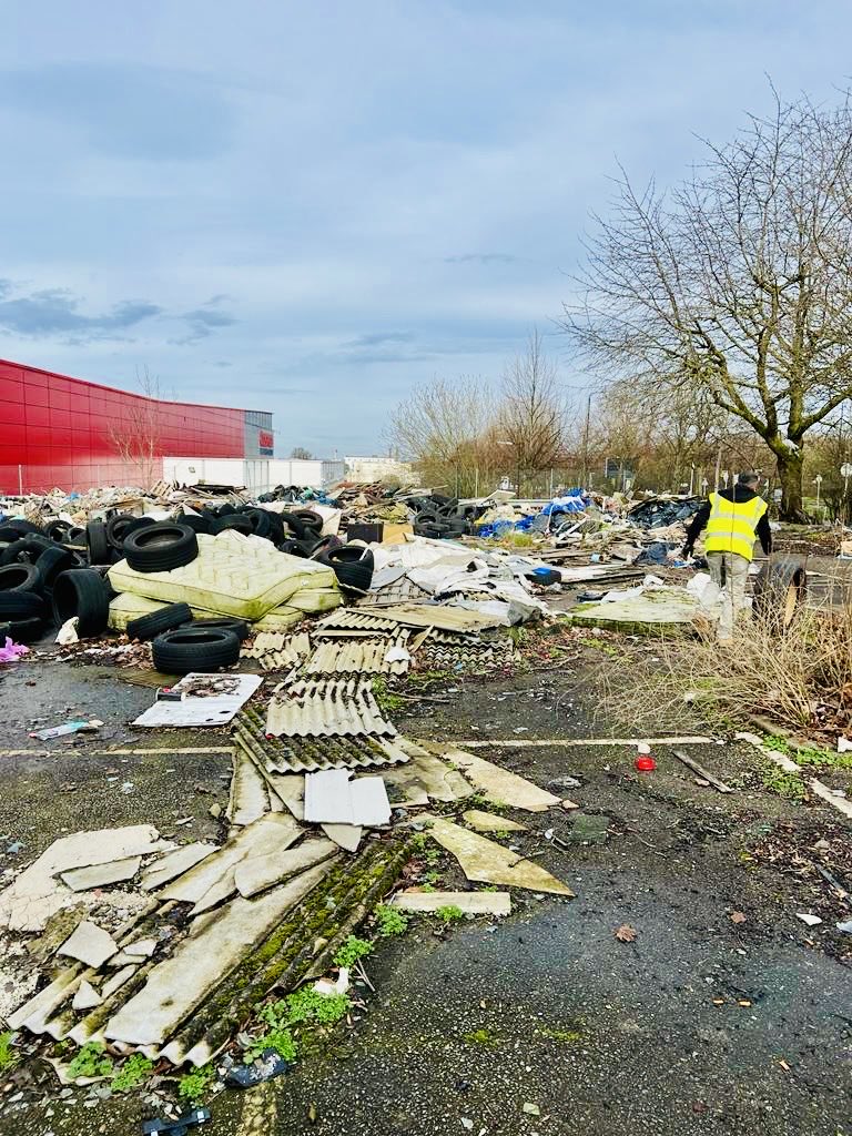 ‼️THE PURLEY WAY FLY-TIP IS BEING CLEARED AS YOU READ THIS‼️ After fighting alongside residents for over a year, ⁦@Ellily2⁩ & I are thrilled! Huge thanks to everyone who helped the campaign – especially ⁦@LabourSJ⁩ for bringing it all the way to Parliament!