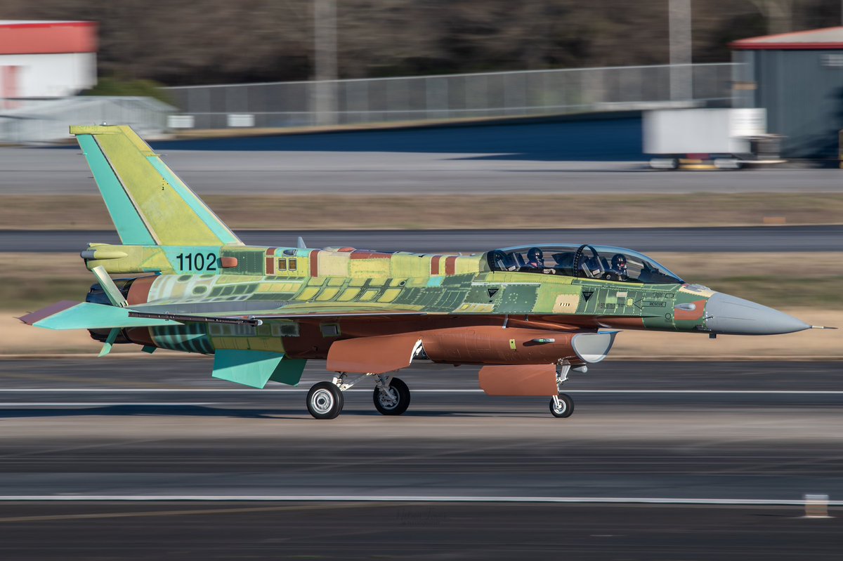 ntoweraviation's tweet photo. Slovakian F-16 Block 70 preforms a high speed taxi unpainted! Photos by me. (Final edits) @blocksixtynine @F16net @LMNews @LockheedMartin @LMSpace @ozbrojenesily @Aviation_Intel @TheAviationist https://t.co/DtQqTCqNqV