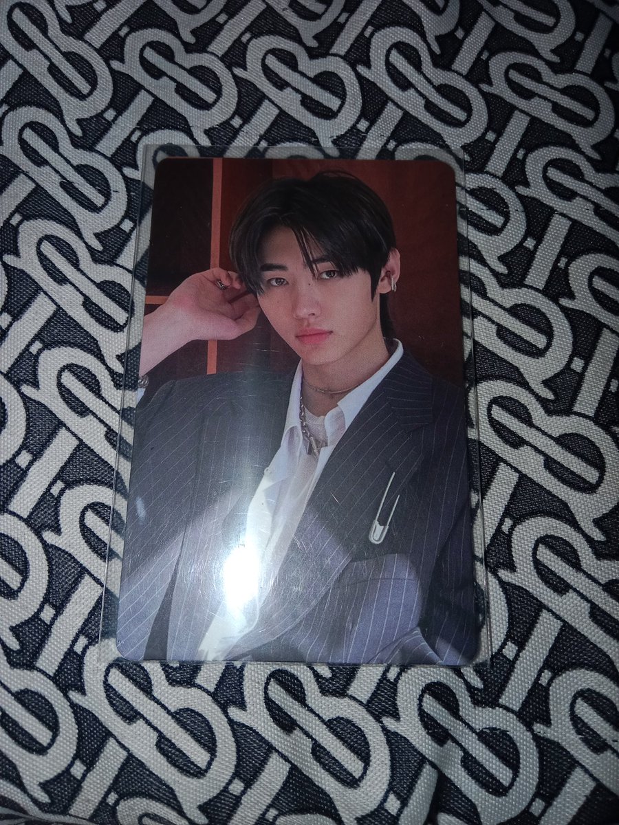 yanieryf's tweet photo. wts lfb ph #yaniesales

 ~enhypen photocard! quiting sale⭐

STEAL PRICE!!

150 pesos 
•mint condition
• onhand
 🚚: jnt
 💳: gcash

reply/dm mine to claim !
 sunghoon carnival photocard https://t.co/pygAb0oScx
