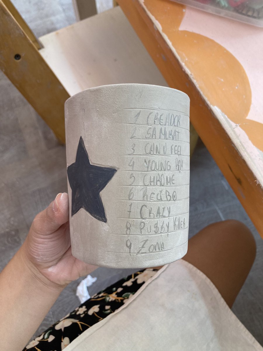 angieecastt's tweet photo. le estoy haciendo una taza de @zellwow a mi novio 🤓 https://t.co/BVugkeOb4Z